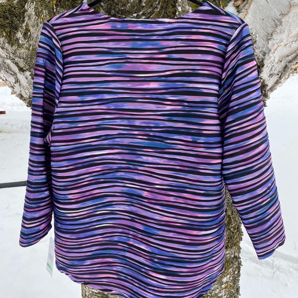 Woman's Top - Picture 2 of 4